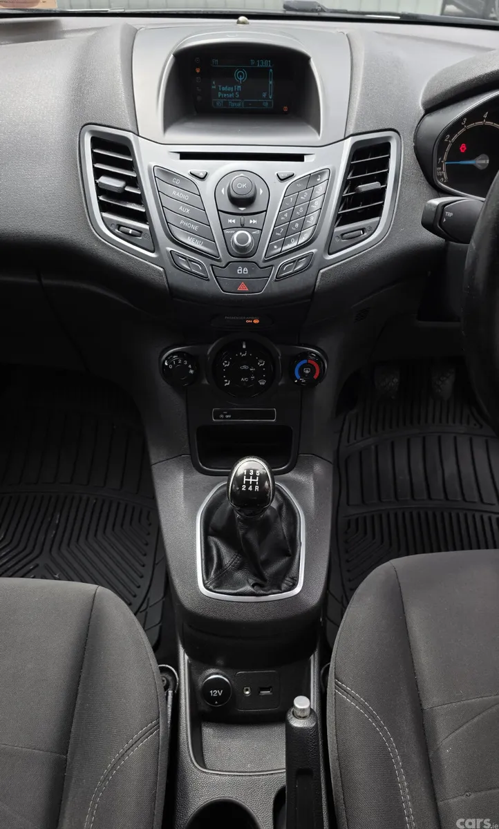 Ford Fiesta Hatchback, Petrol, 2015, Silver