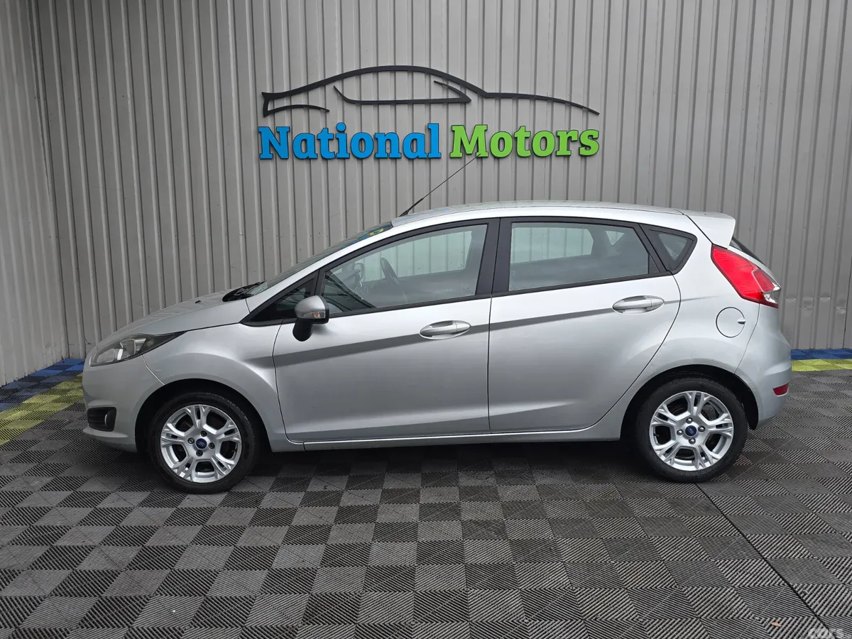 Ford Fiesta Hatchback, Petrol, 2015, Silver