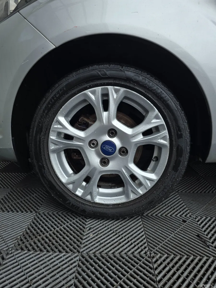 Ford Fiesta Hatchback, Petrol, 2015, Silver