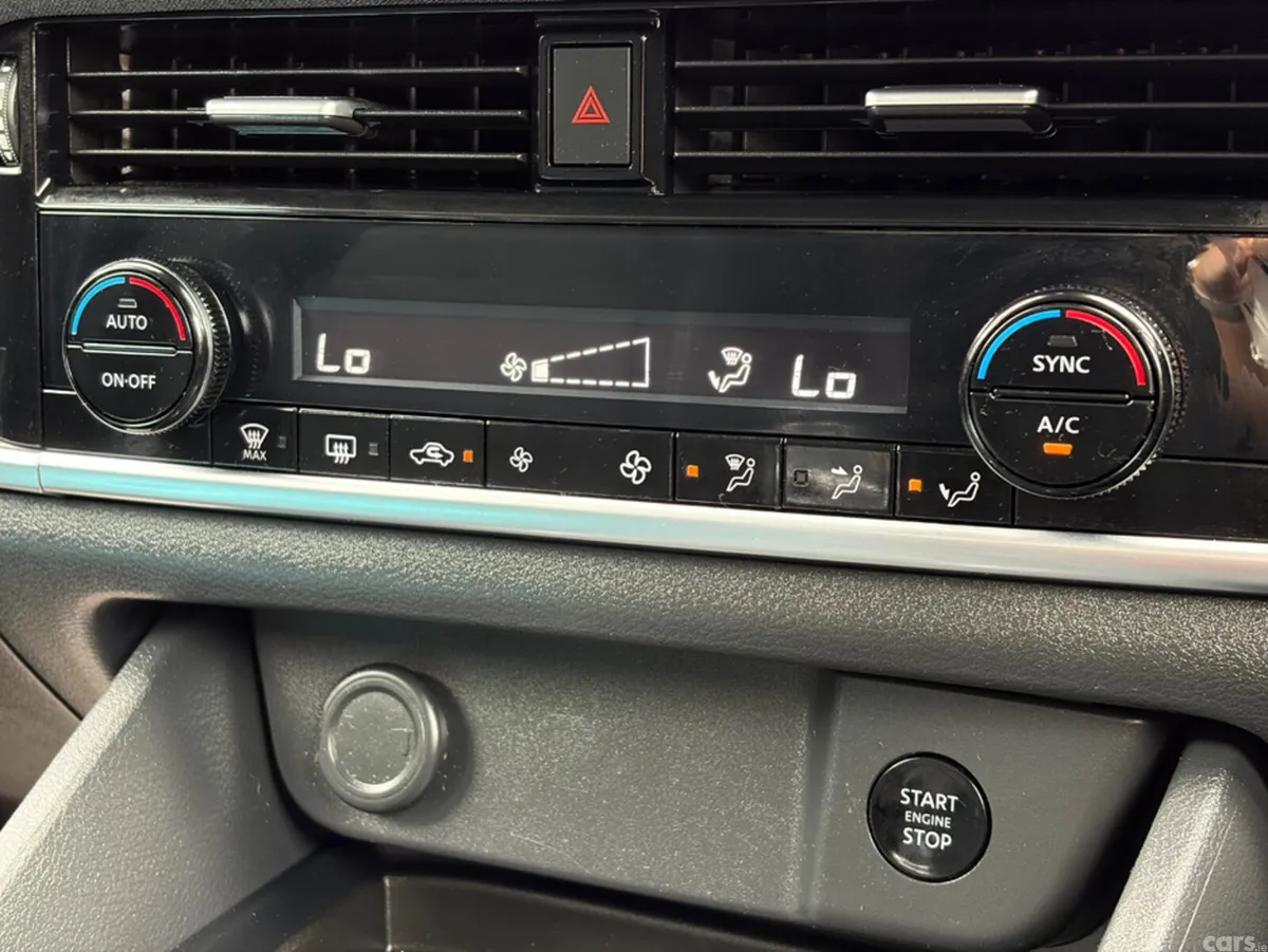 Nissan Qashqai SUV, Petrol Hybrid, 2025, Red