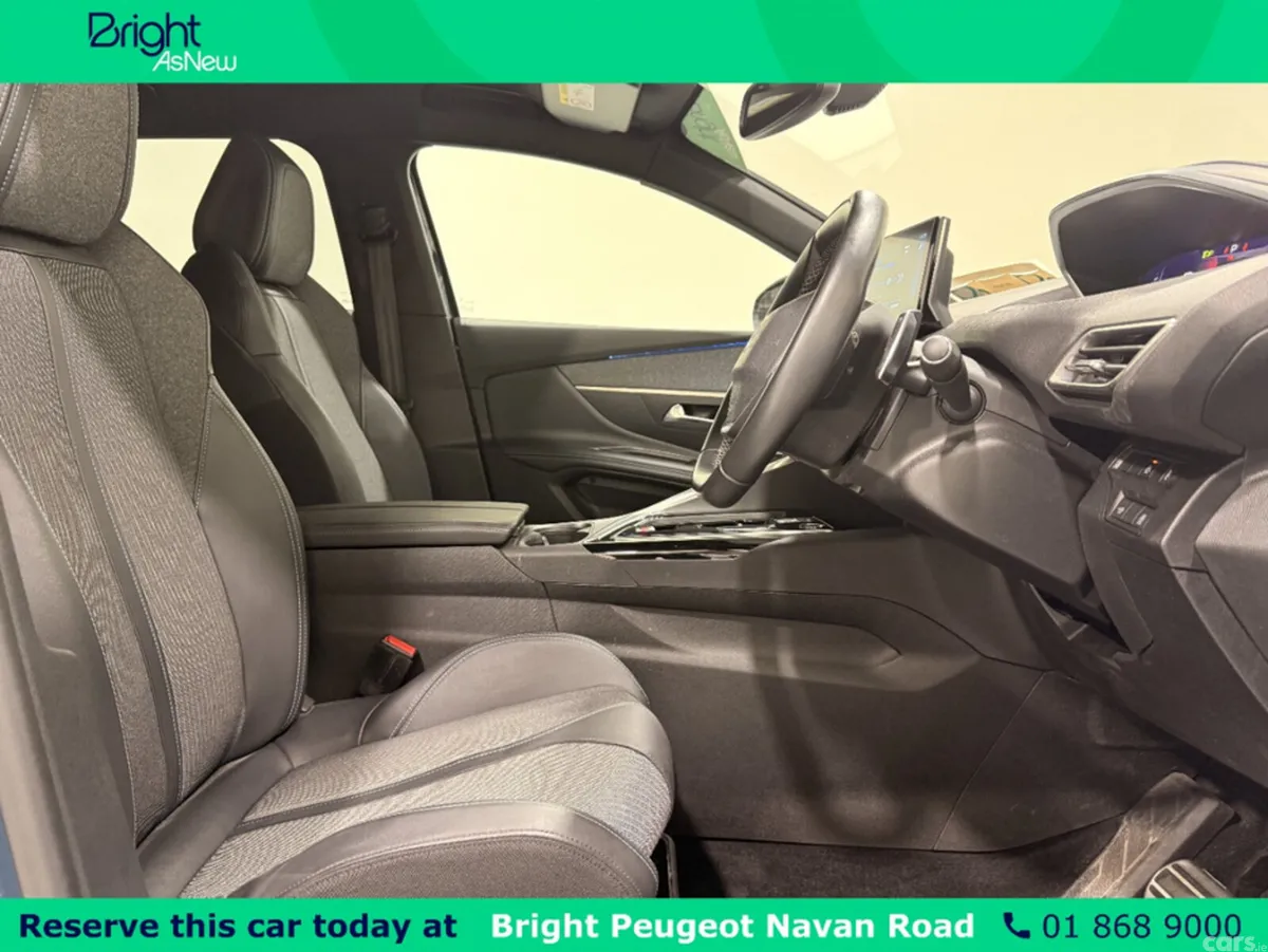 Peugeot 3008 MPV, Petrol, 2023, Blue