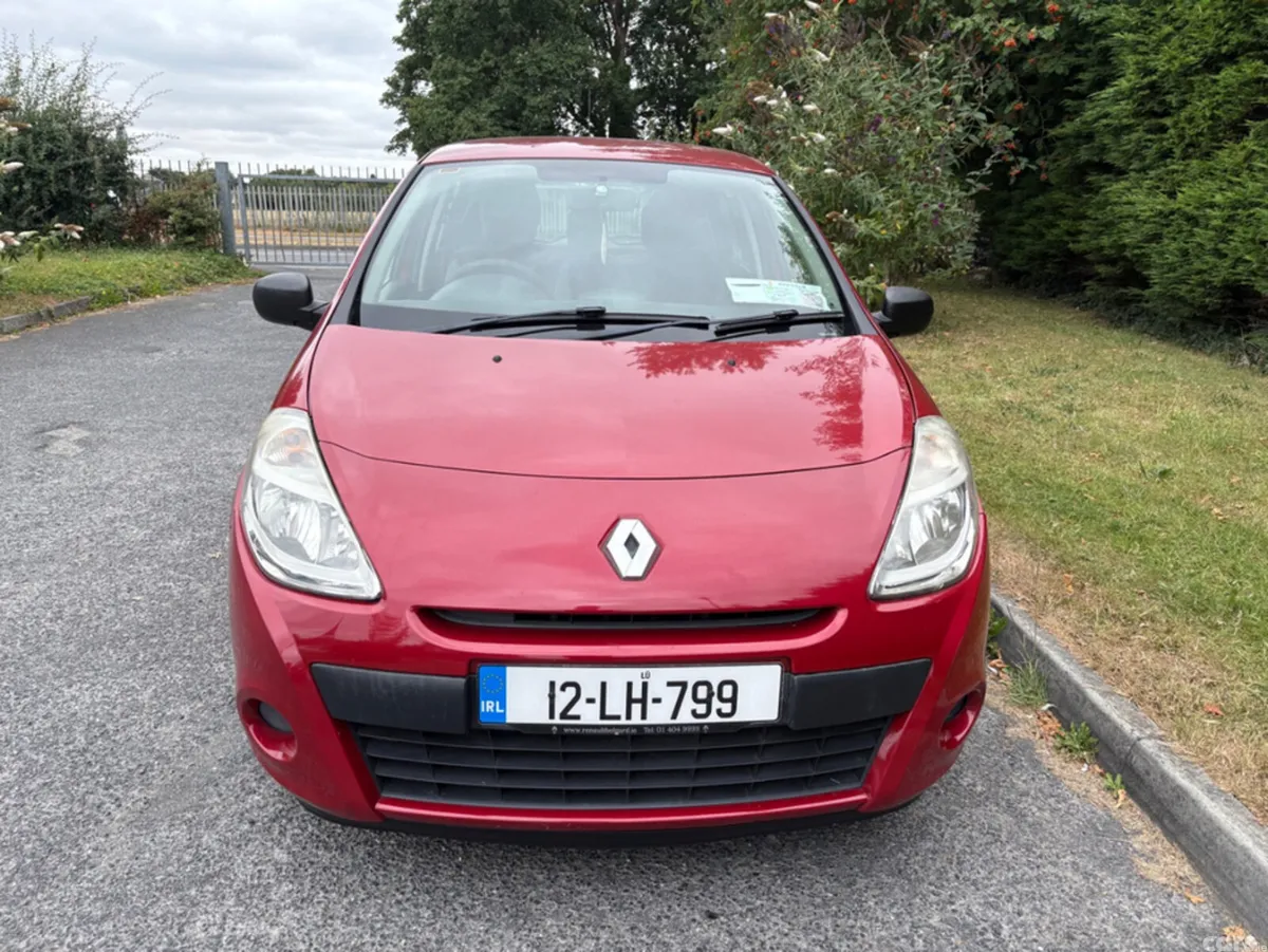 Renault Clio Hatchback, Gas, 2012, Red