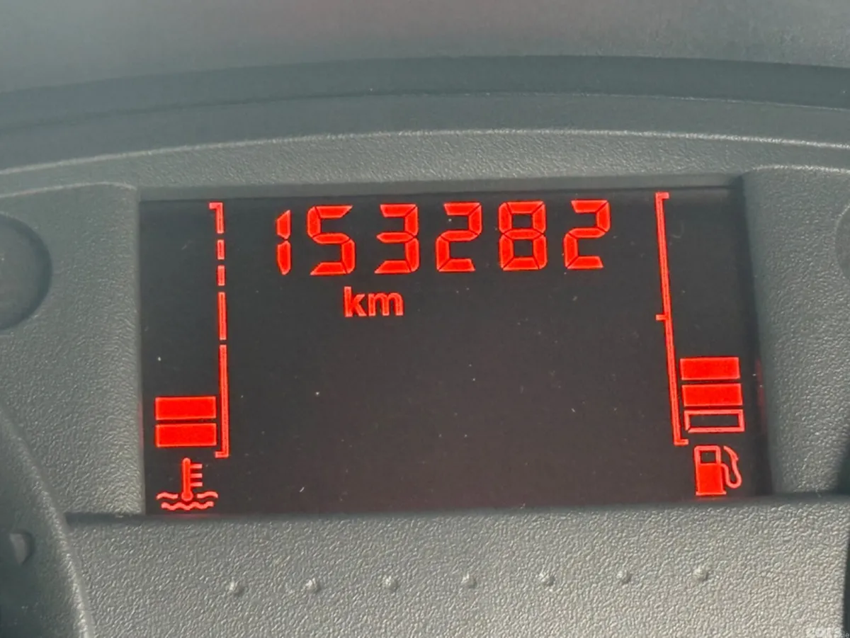 Renault Clio Hatchback, Gas, 2012, Red