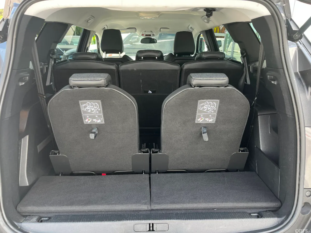 Peugeot 5008 MPV, Diesel, 2022, Grey