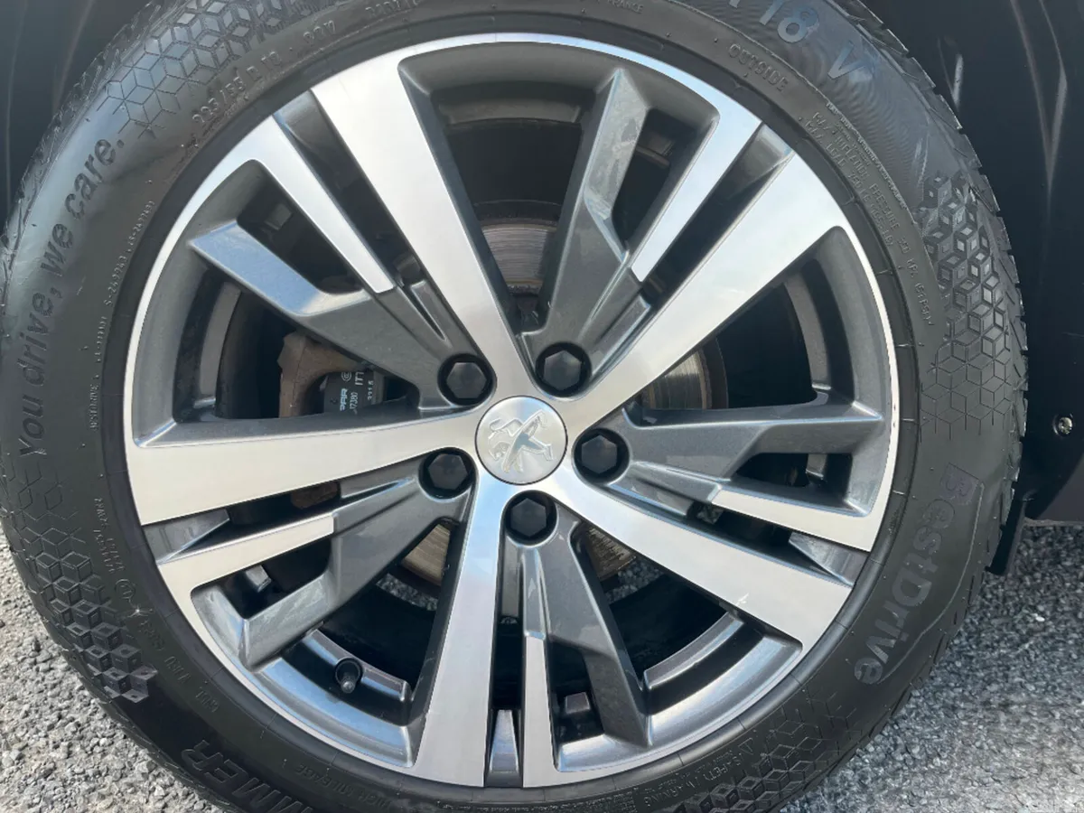 Peugeot 5008 MPV, Diesel, 2022, Grey