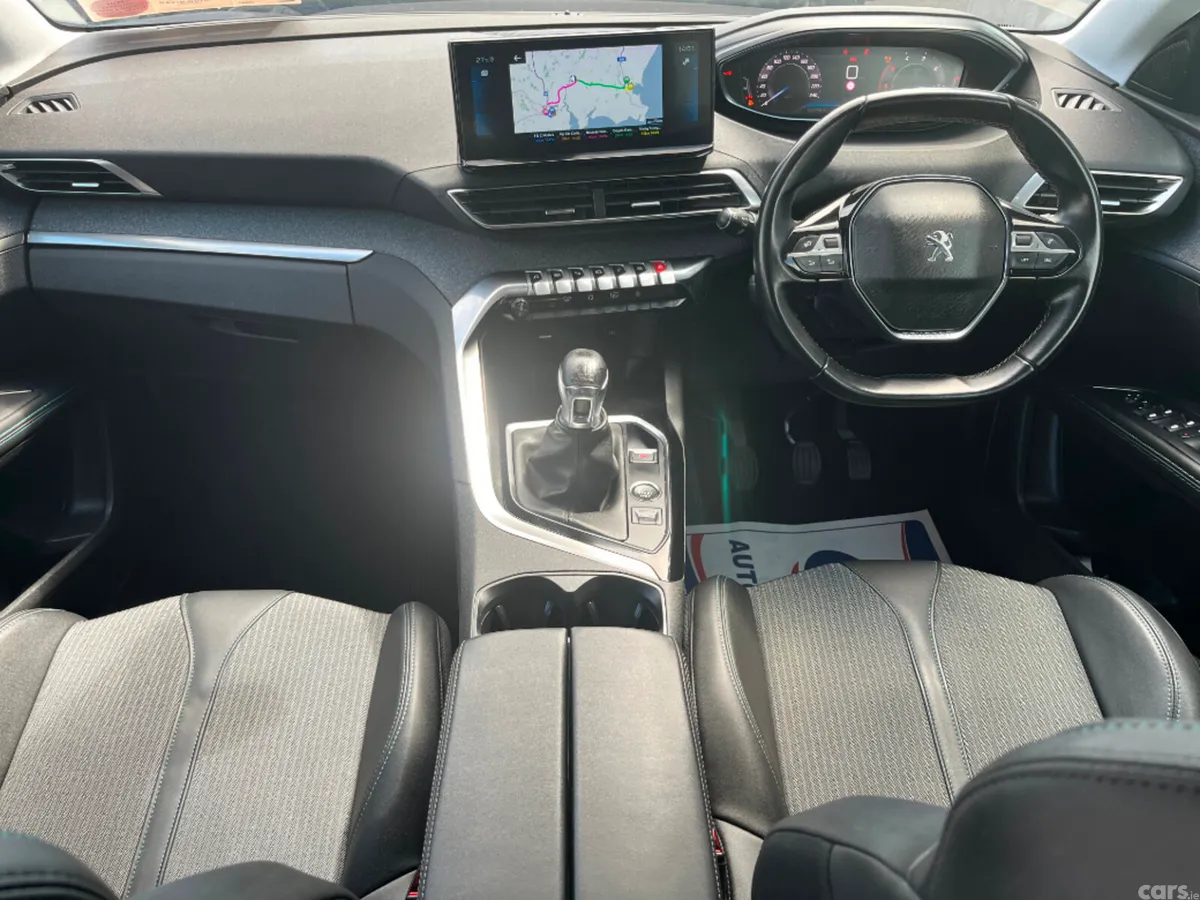 Peugeot 5008 MPV, Diesel, 2022, Grey