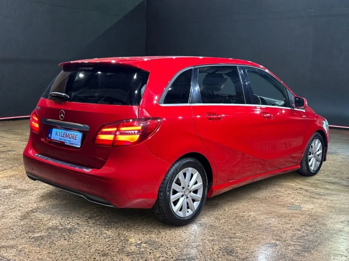 Mercedes-Benz B-Class Hatchback, Petrol, 2017, Red