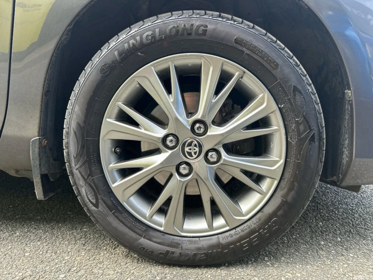 Toyota Yaris Hatchback, Petrol, 2018, Grey