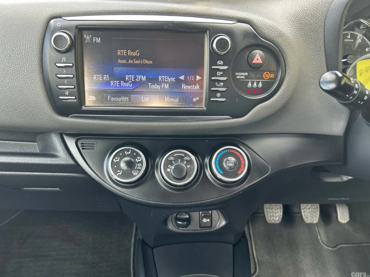Toyota Yaris Hatchback, Petrol, 2018, Grey
