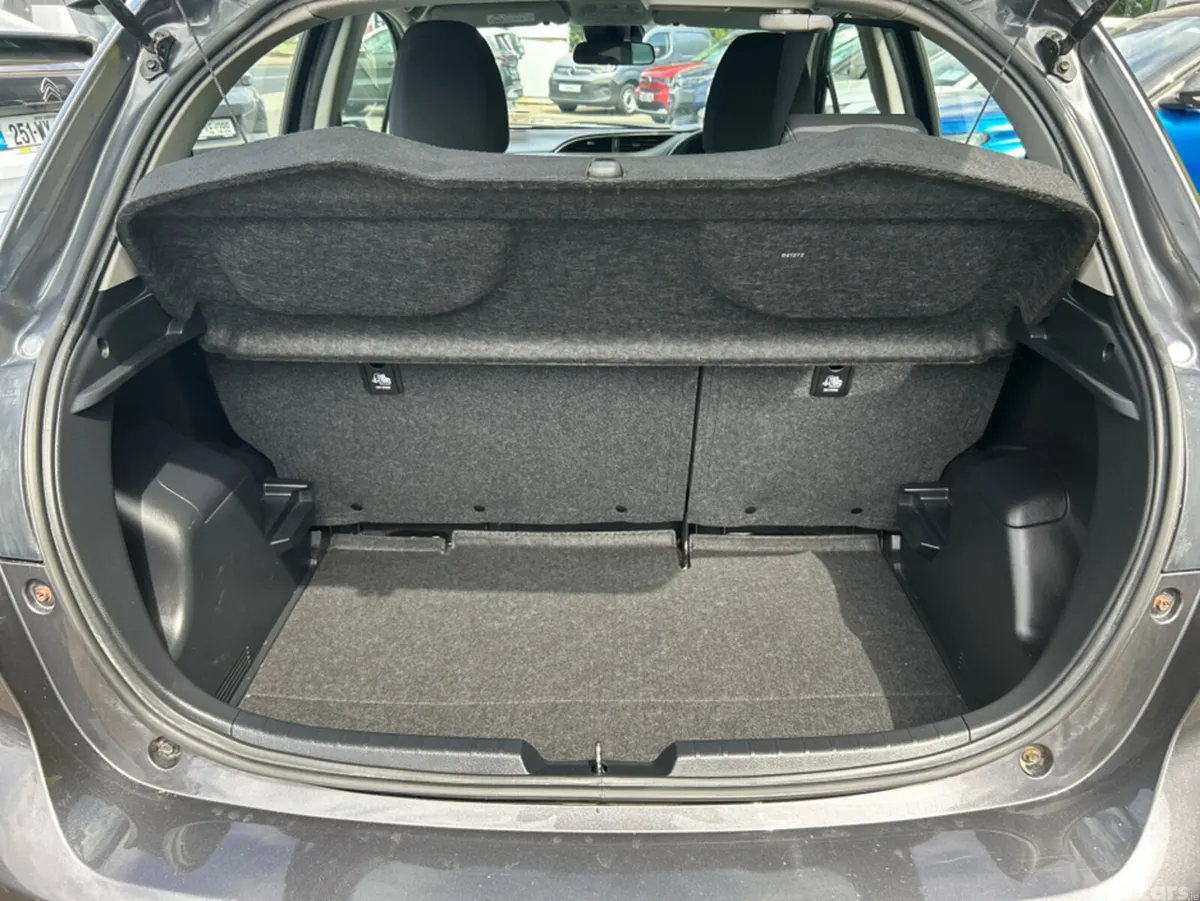 Toyota Yaris Hatchback, Petrol, 2018, Grey
