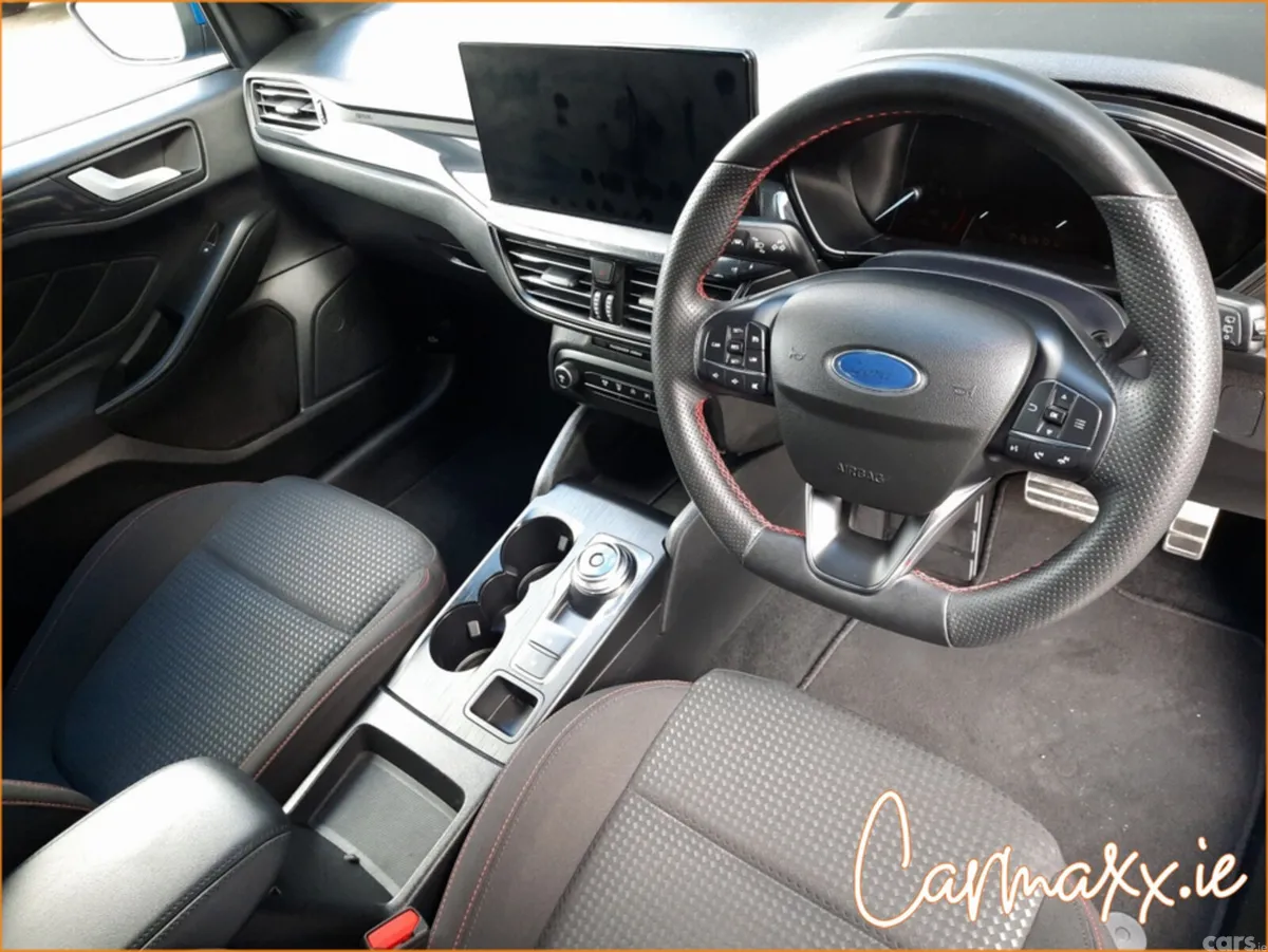 Ford Focus Hatchback, Diesel, 2024, Blue