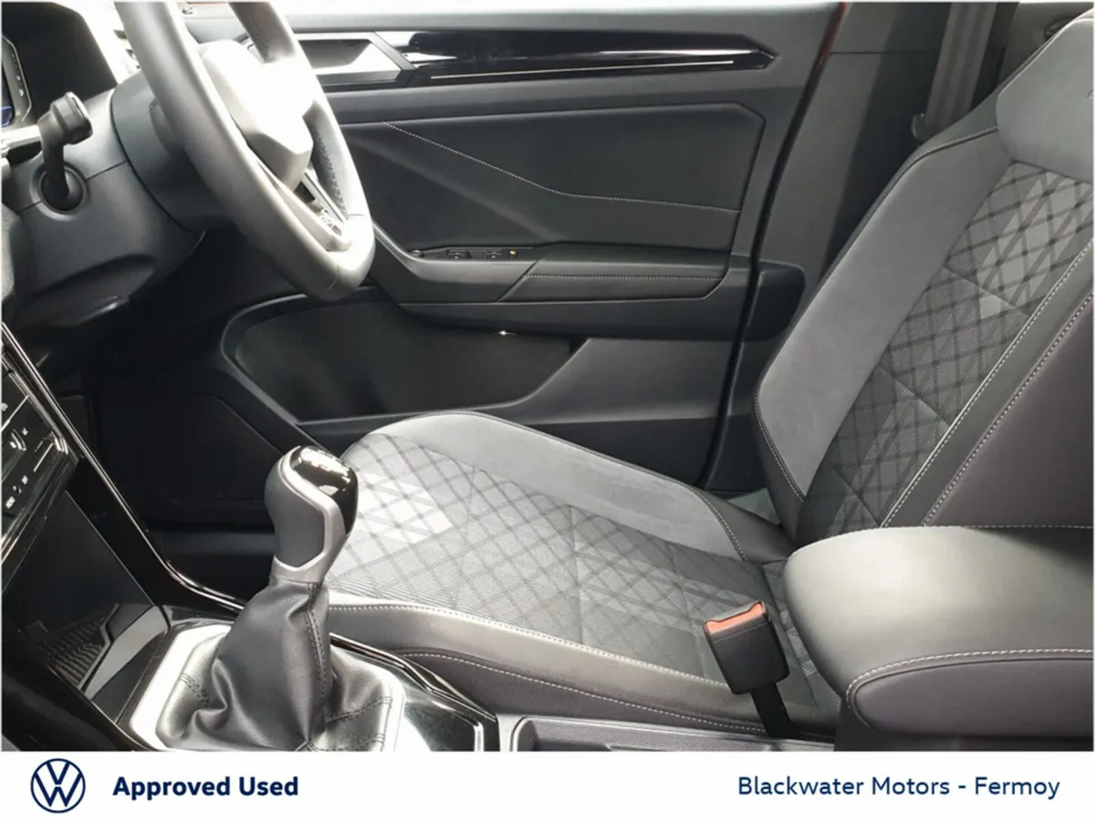 Volkswagen T-Roc SUV, Petrol, 2024, Red