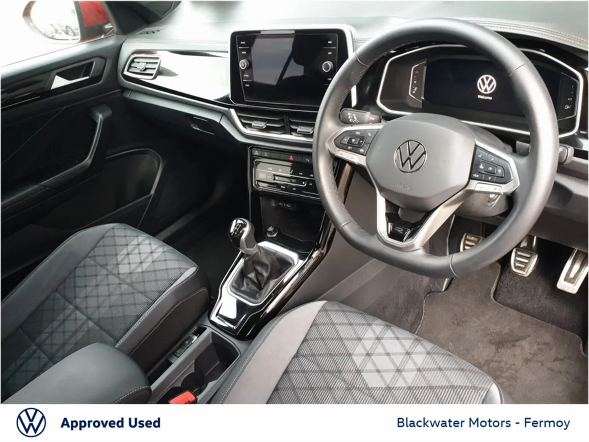 Volkswagen T-Roc SUV, Petrol, 2024, Red