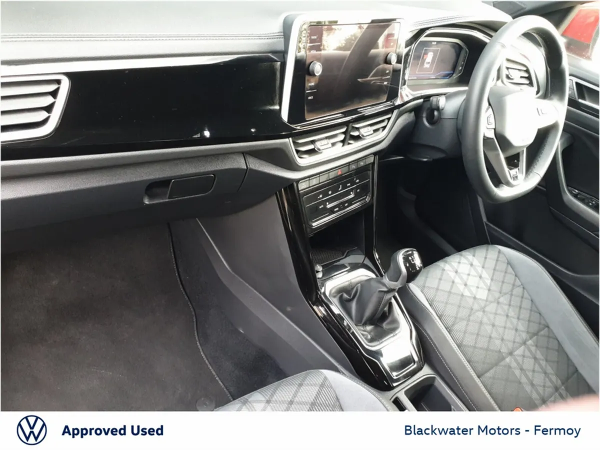 Volkswagen T-Roc SUV, Petrol, 2024, Red