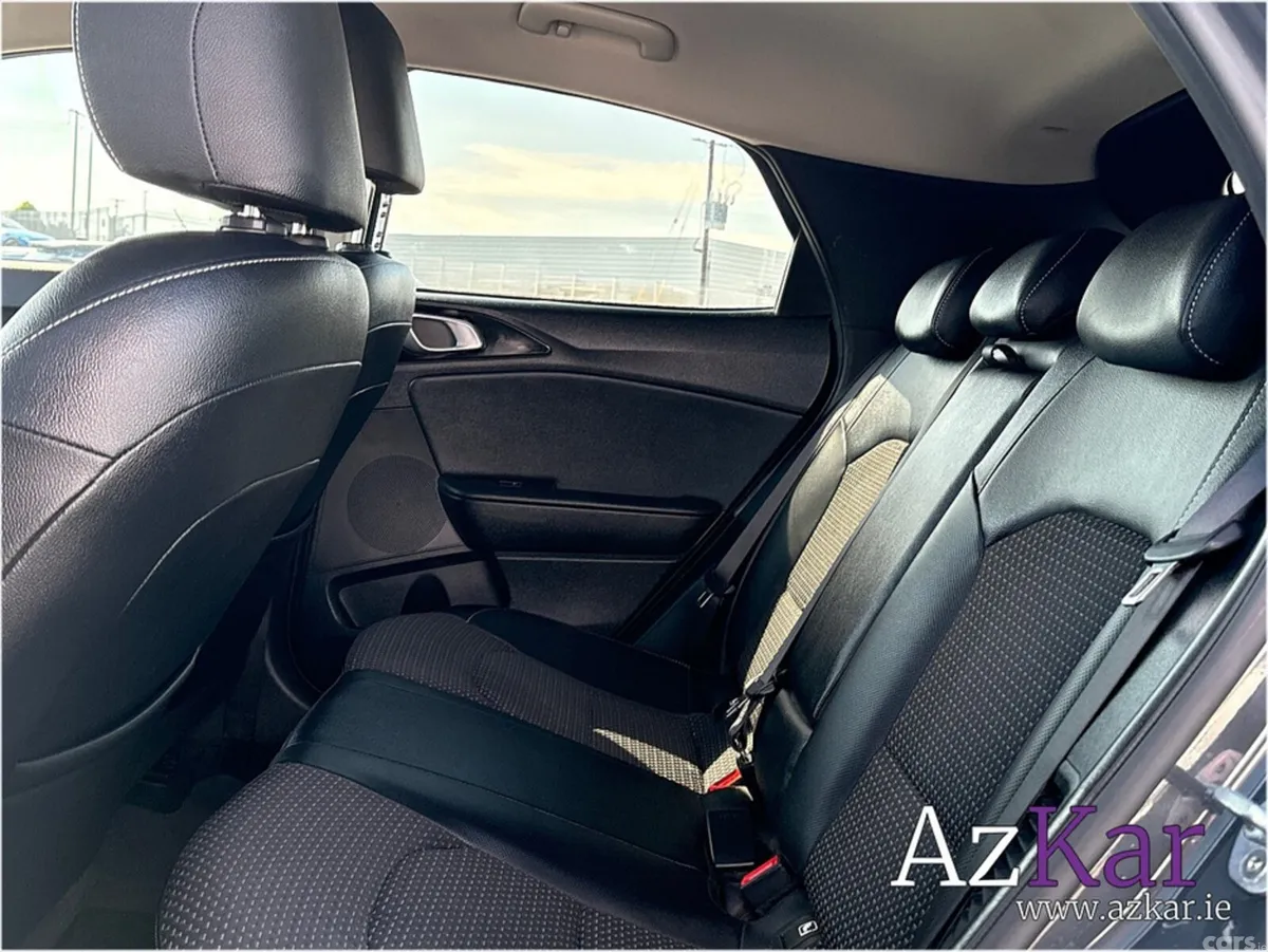 Kia XCeed Hatchback, Petrol Plug-in Hybrid, 2021, Grey
