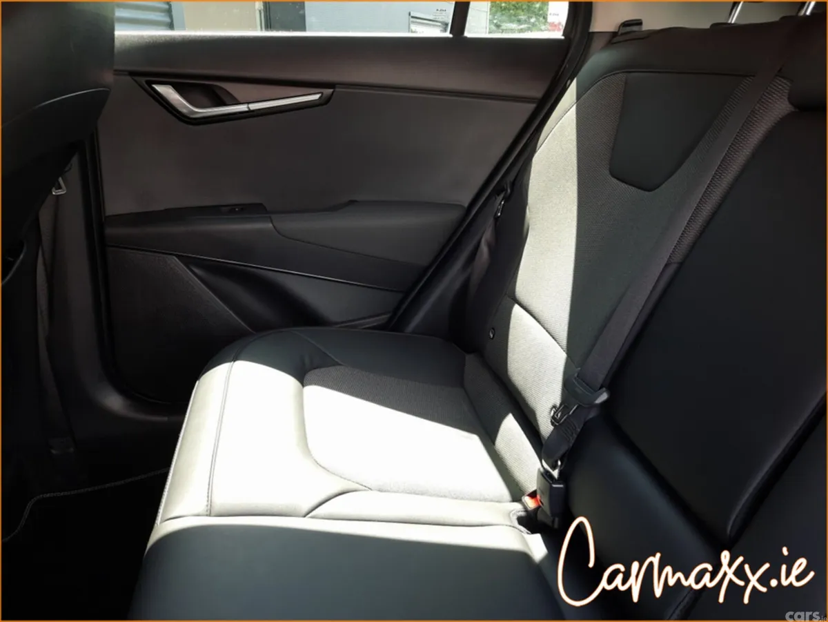 Kia Niro Hatchback, Petrol, 2024, Grey