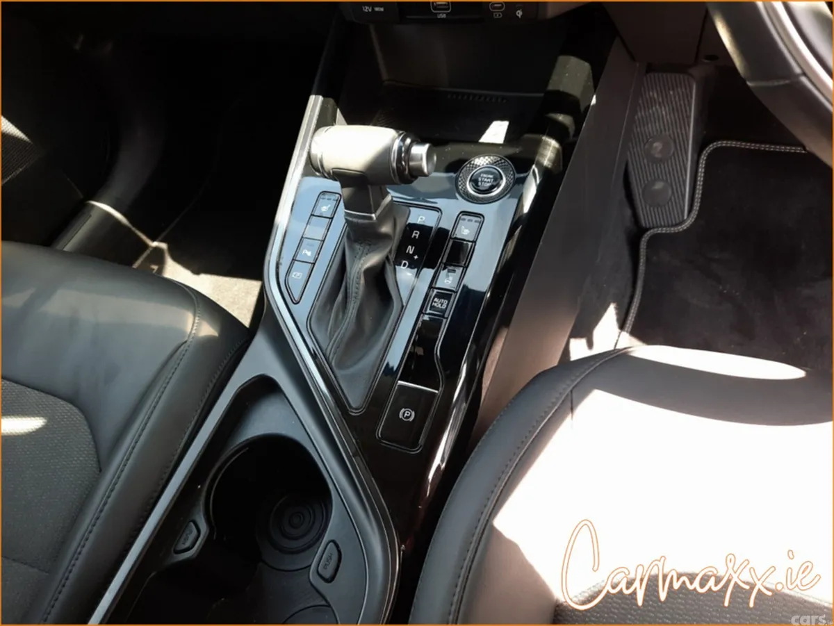 Kia Niro Hatchback, Petrol, 2024, Grey