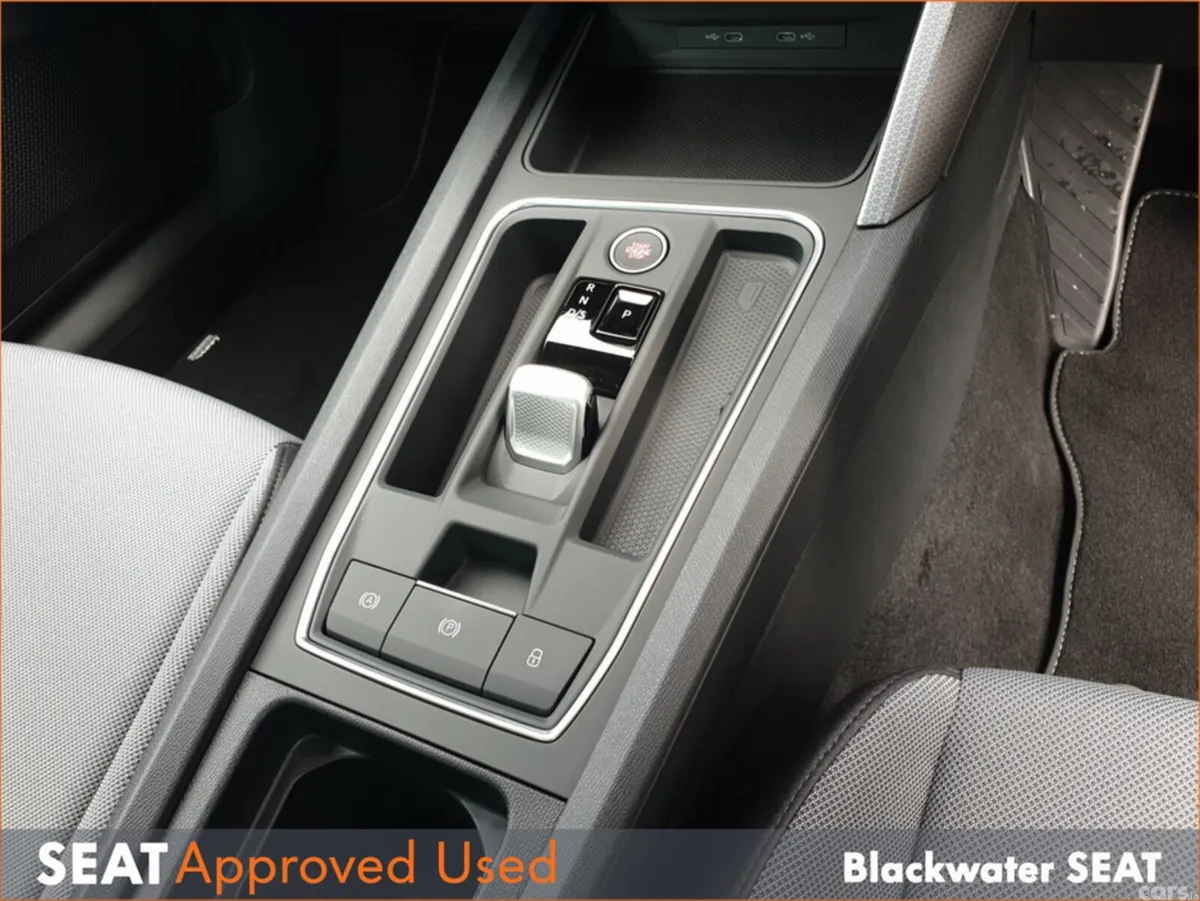 SEAT Leon Hatchback, Diesel, 2025, Black