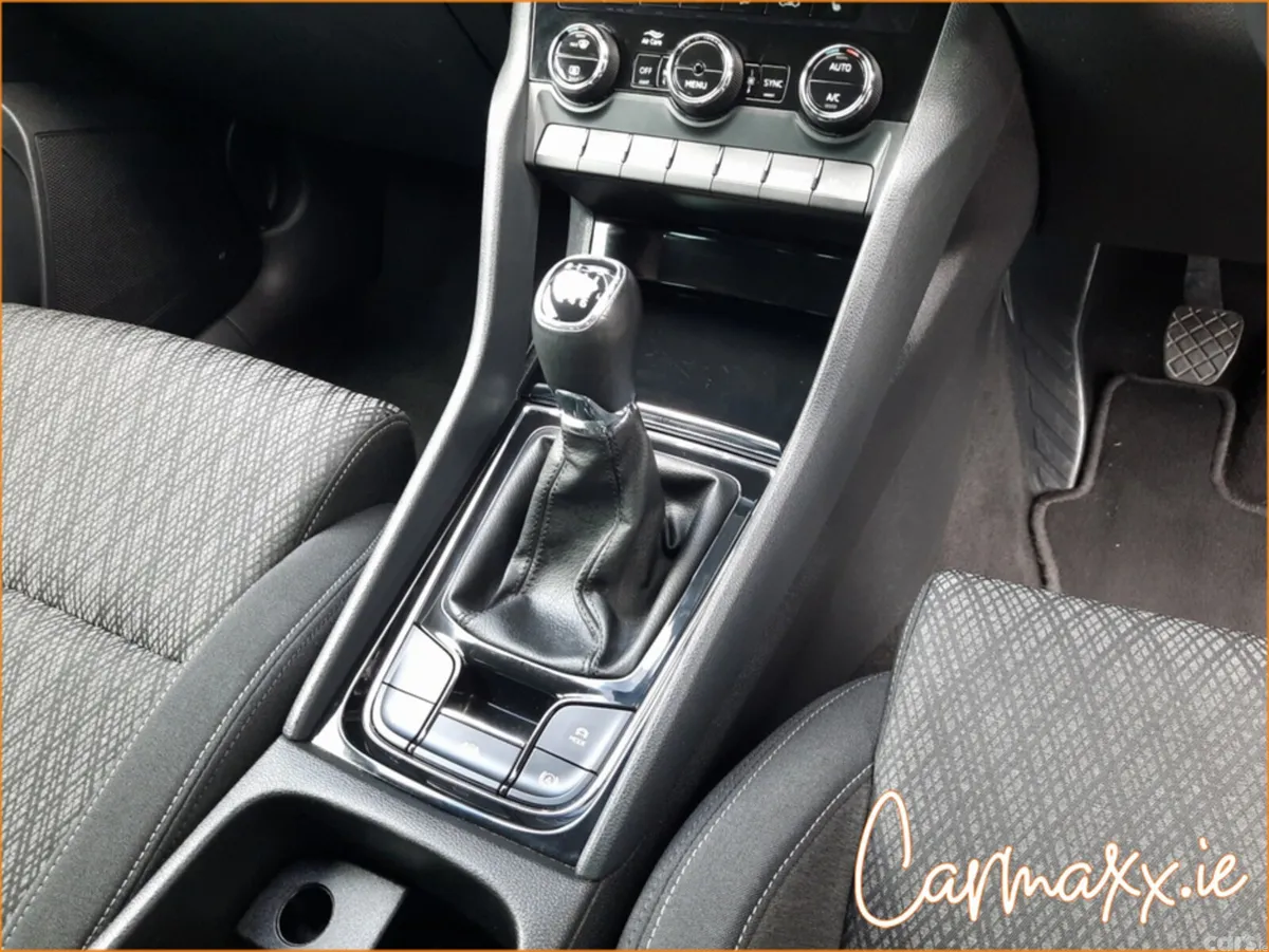 Skoda Karoq SUV, Petrol, 2024, Grey