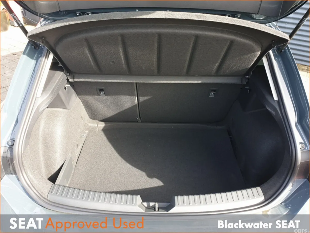 SEAT Leon Hatchback, Diesel, 2026, Blue