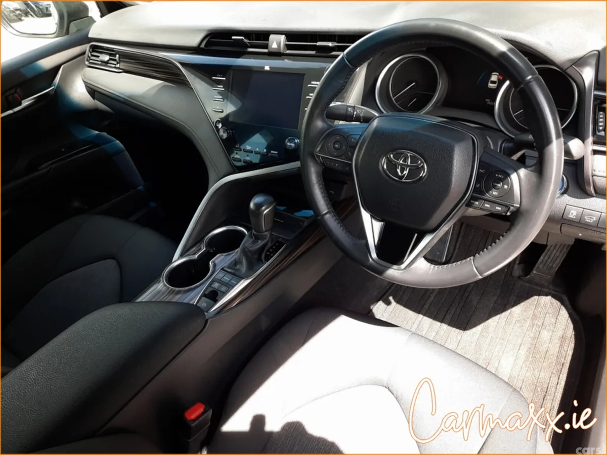 Toyota Camry Hatchback, Petrol, 2020, White