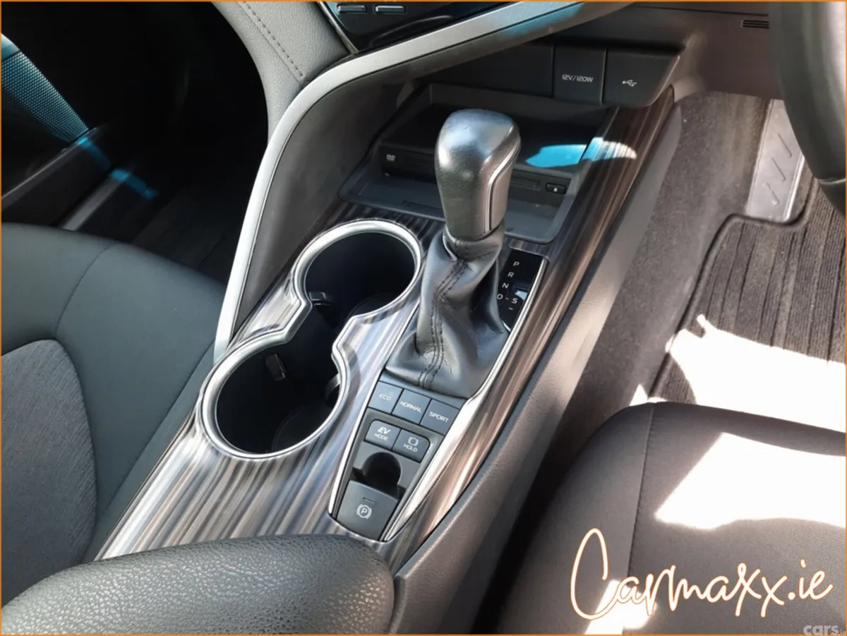 Toyota Camry Hatchback, Petrol, 2020, White