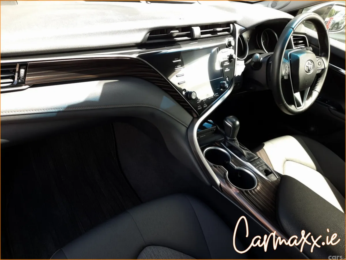 Toyota Camry Hatchback, Petrol, 2020, White
