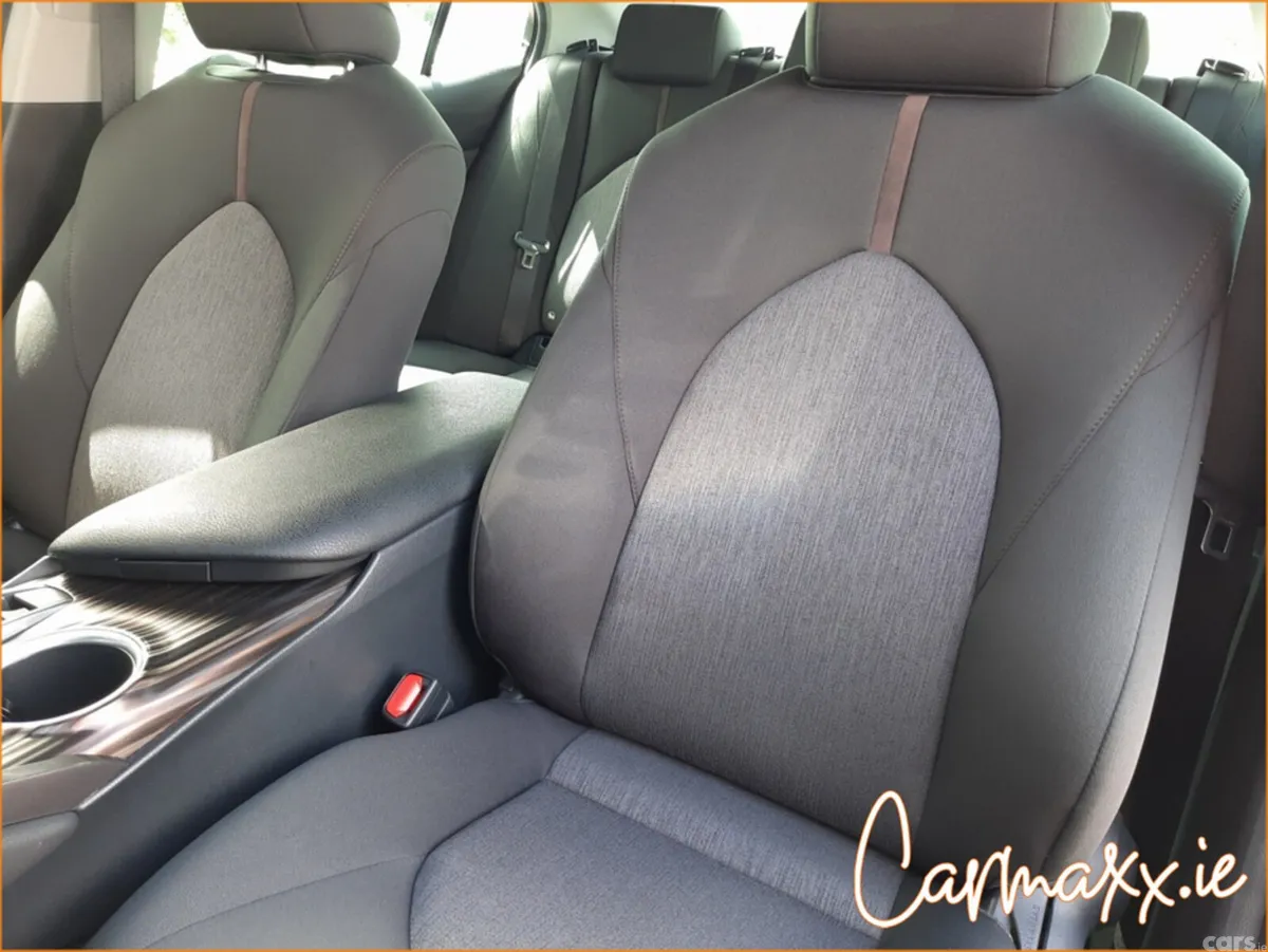 Toyota Camry Hatchback, Petrol, 2020, White