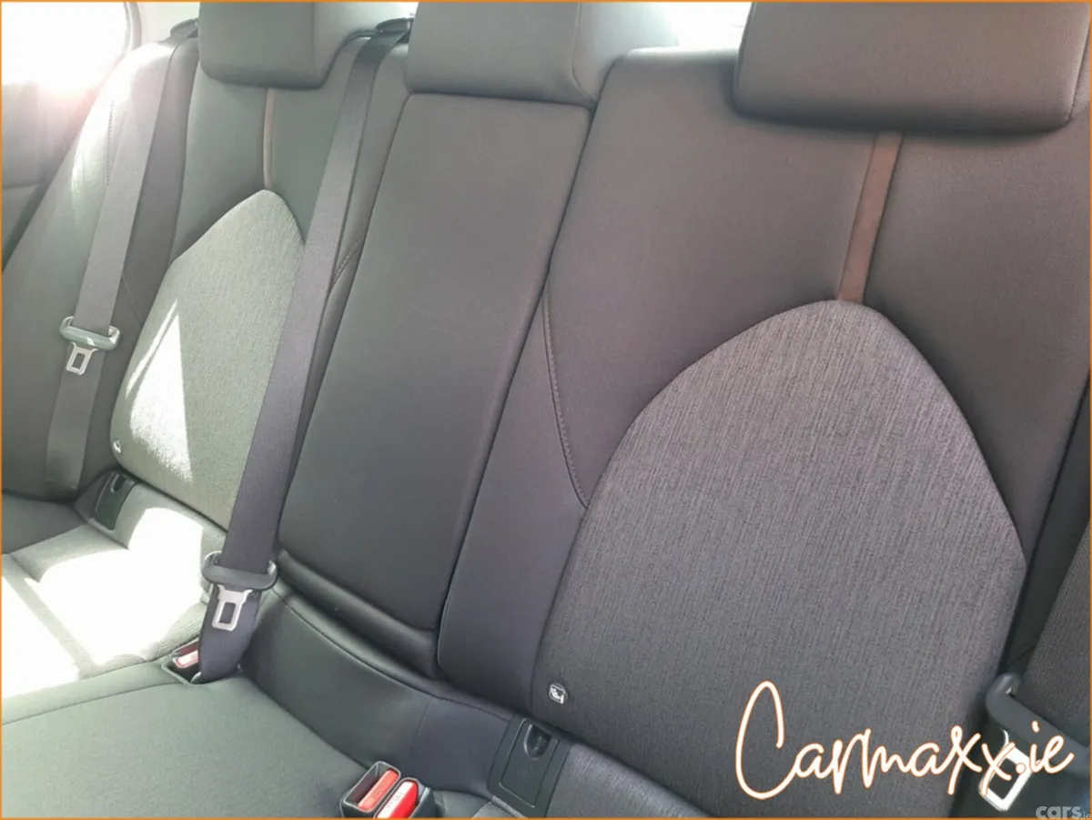 Toyota Camry Hatchback, Petrol, 2020, White