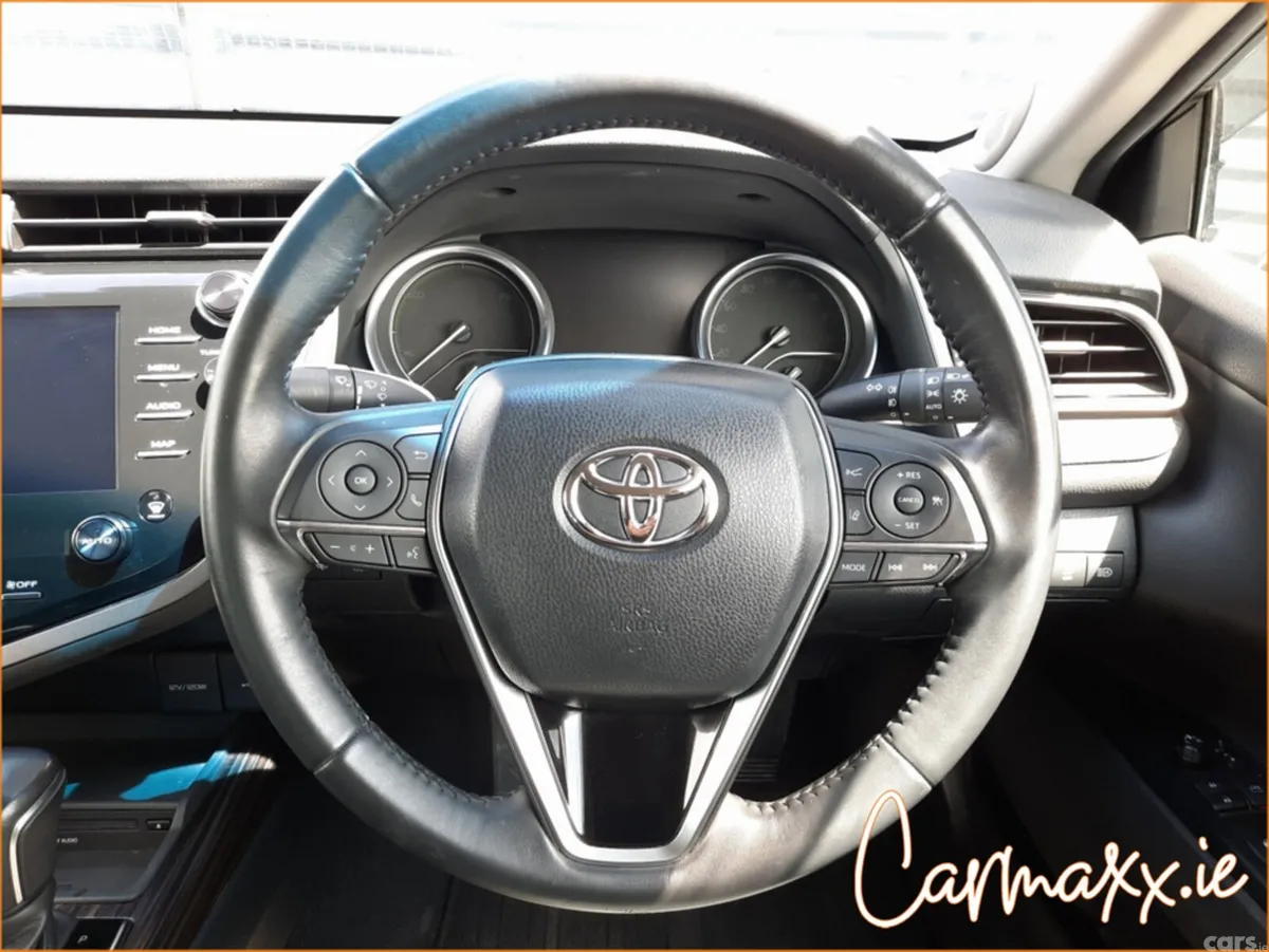 Toyota Camry Hatchback, Petrol, 2020, White