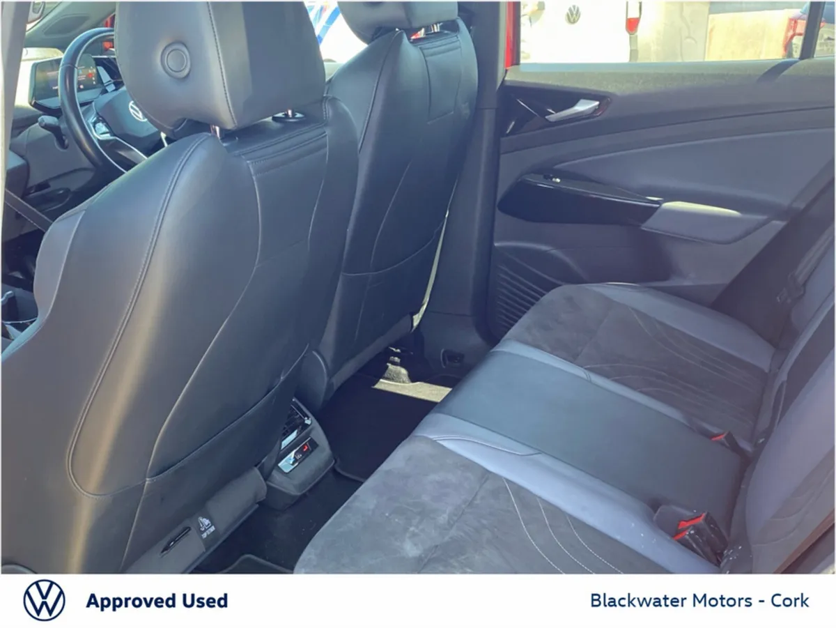 Volkswagen ID.4 Estate, Electric, 2023, Red