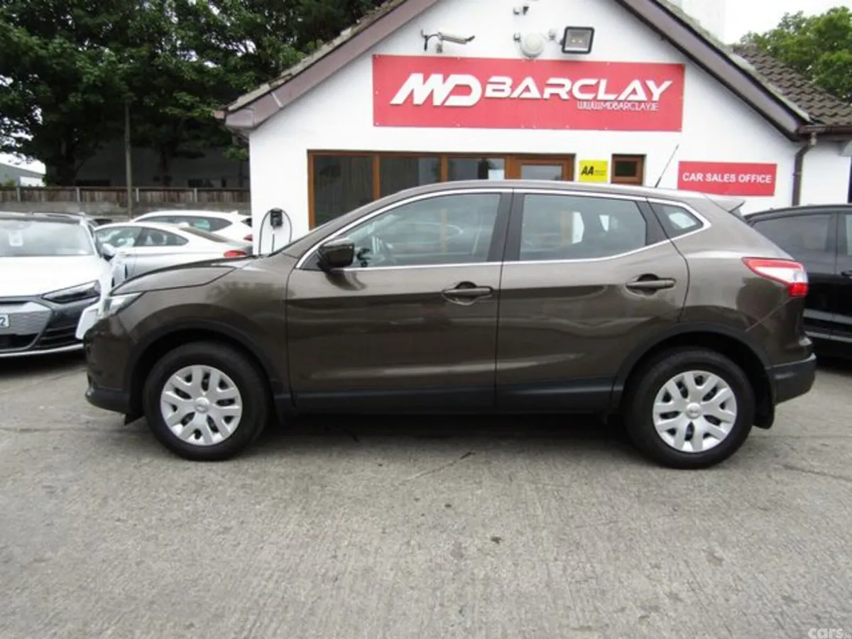 Nissan Qashqai MPV, Petrol, 2016, Brown