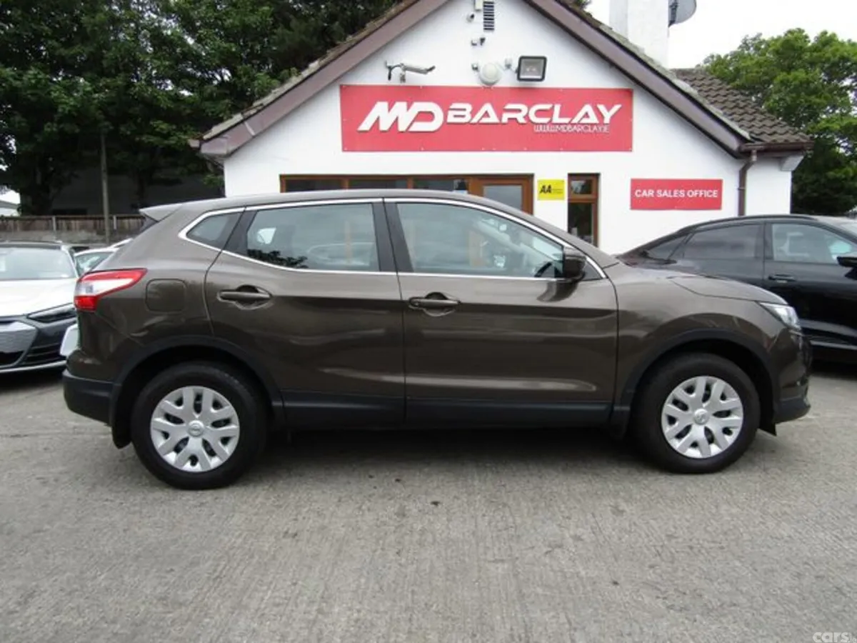 Nissan Qashqai MPV, Petrol, 2016, Brown