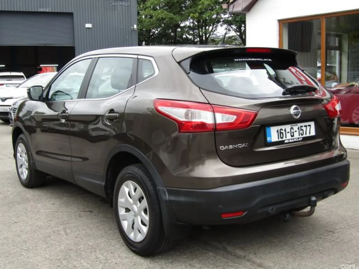 Nissan Qashqai MPV, Petrol, 2016, Brown