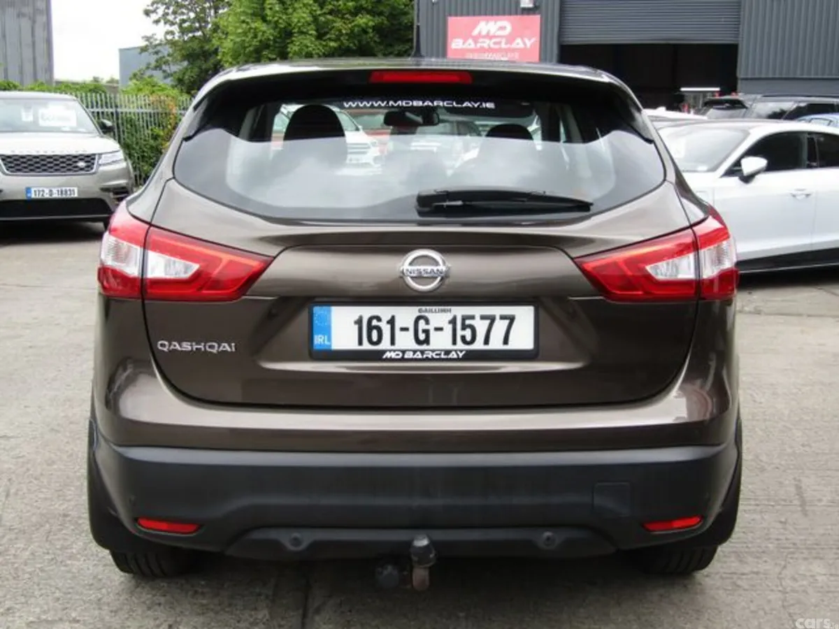 Nissan Qashqai MPV, Petrol, 2016, Brown