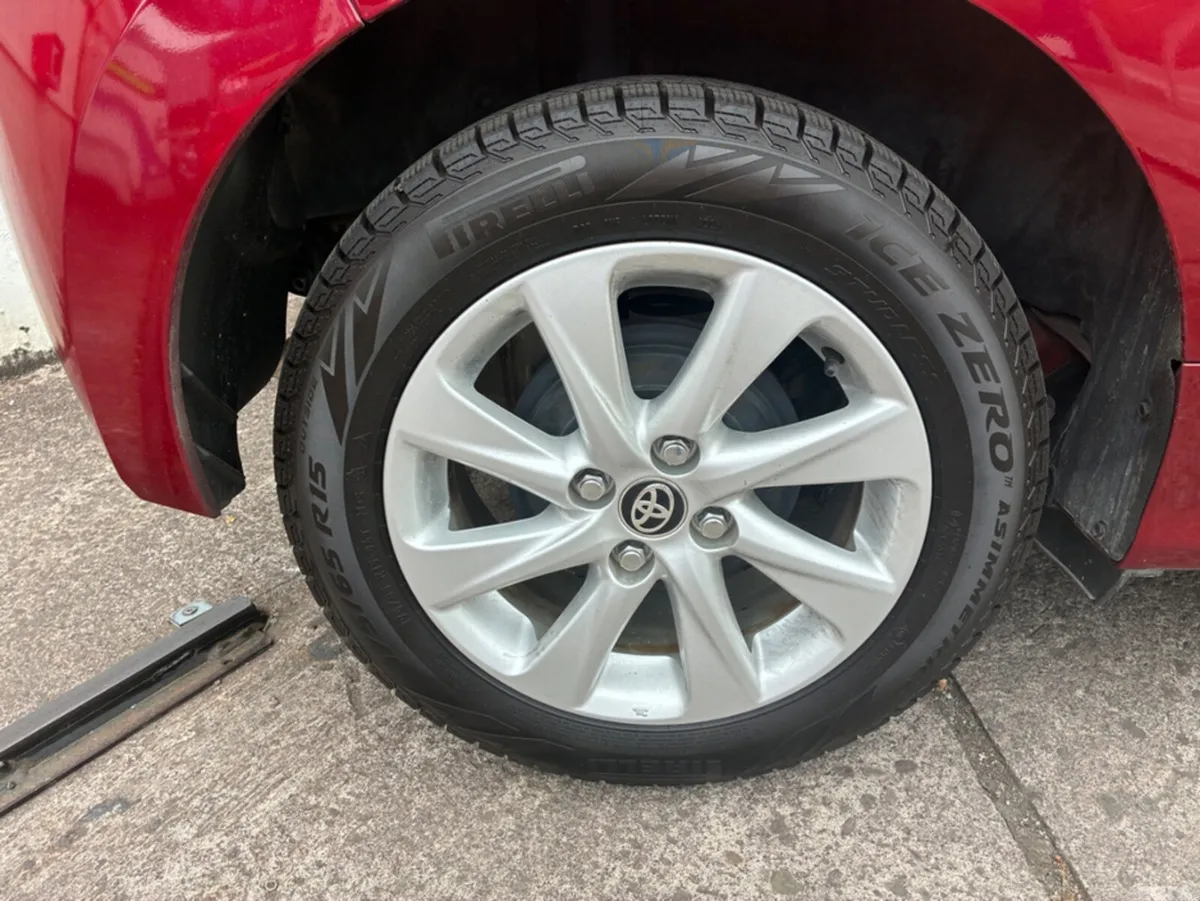 Toyota Yaris Hatchback, Petrol, 2021, Red