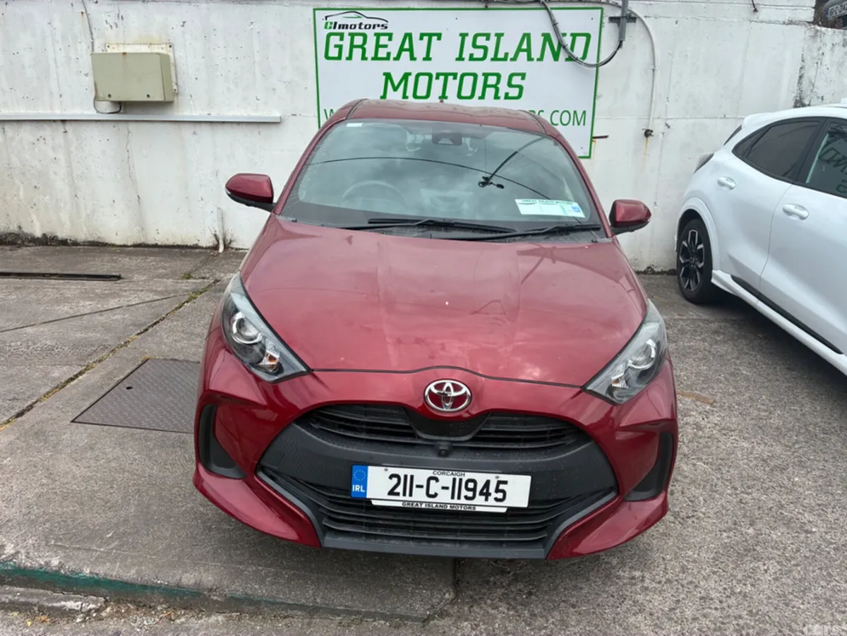 Toyota Yaris Hatchback, Petrol, 2021, Red