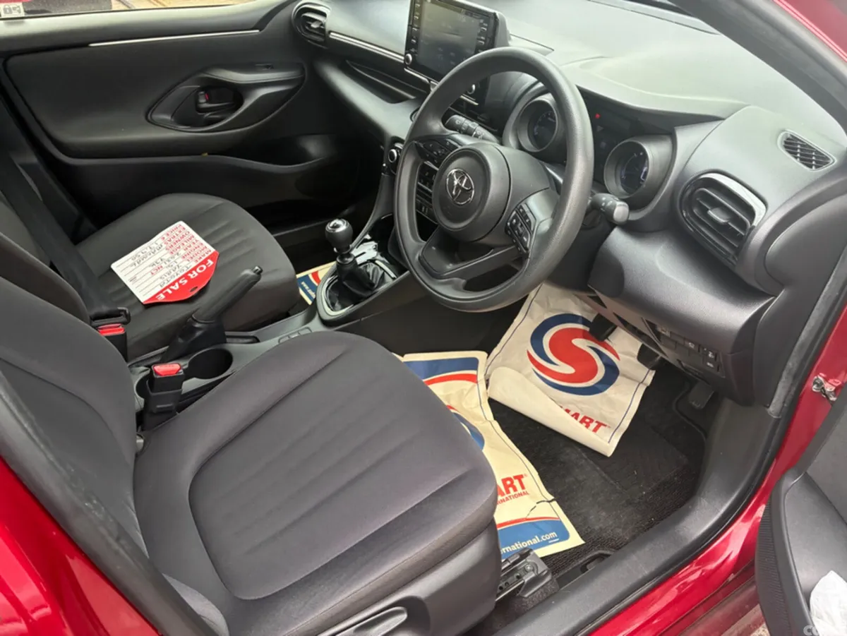 Toyota Yaris Hatchback, Petrol, 2021, Red
