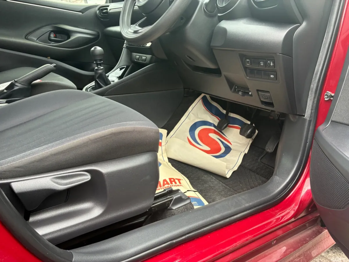 Toyota Yaris Hatchback, Petrol, 2021, Red