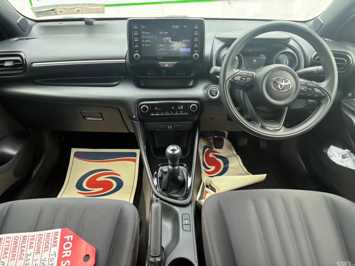 Toyota Yaris Hatchback, Petrol, 2021, Red