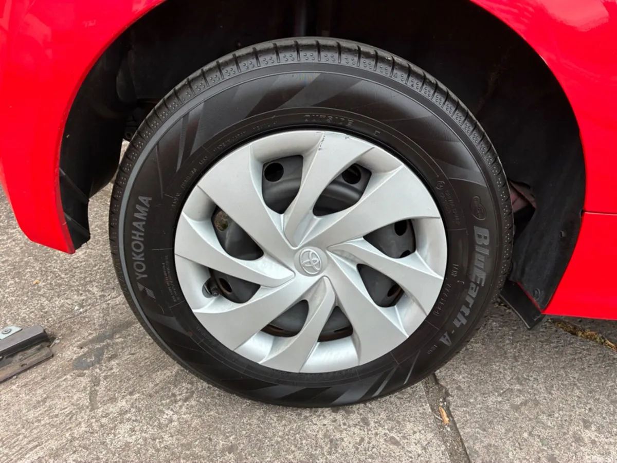 Toyota Yaris Hatchback, Petrol, 2020, Red