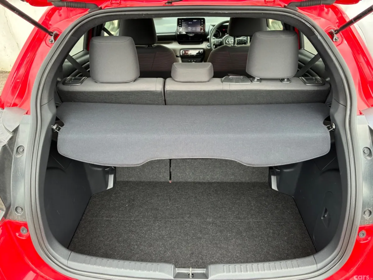 Toyota Yaris Hatchback, Petrol, 2020, Red