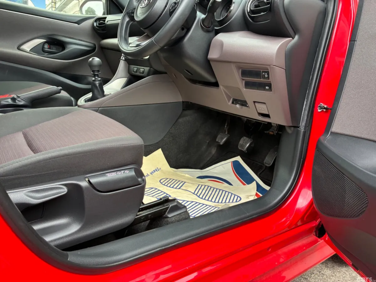 Toyota Yaris Hatchback, Petrol, 2020, Red