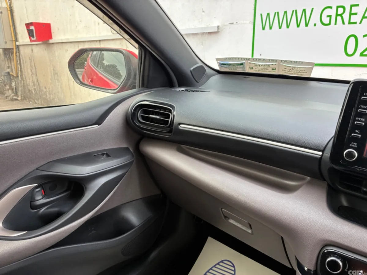 Toyota Yaris Hatchback, Petrol, 2020, Red