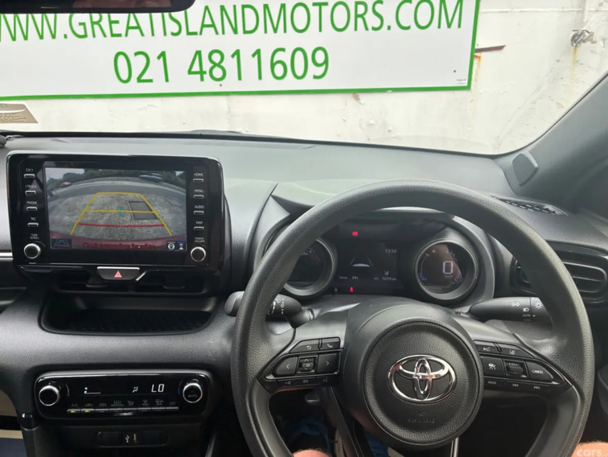 Toyota Yaris Hatchback, Petrol, 2021, Red