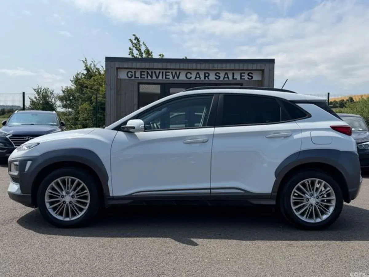 Hyundai KONA MPV, Petrol, 2021, White