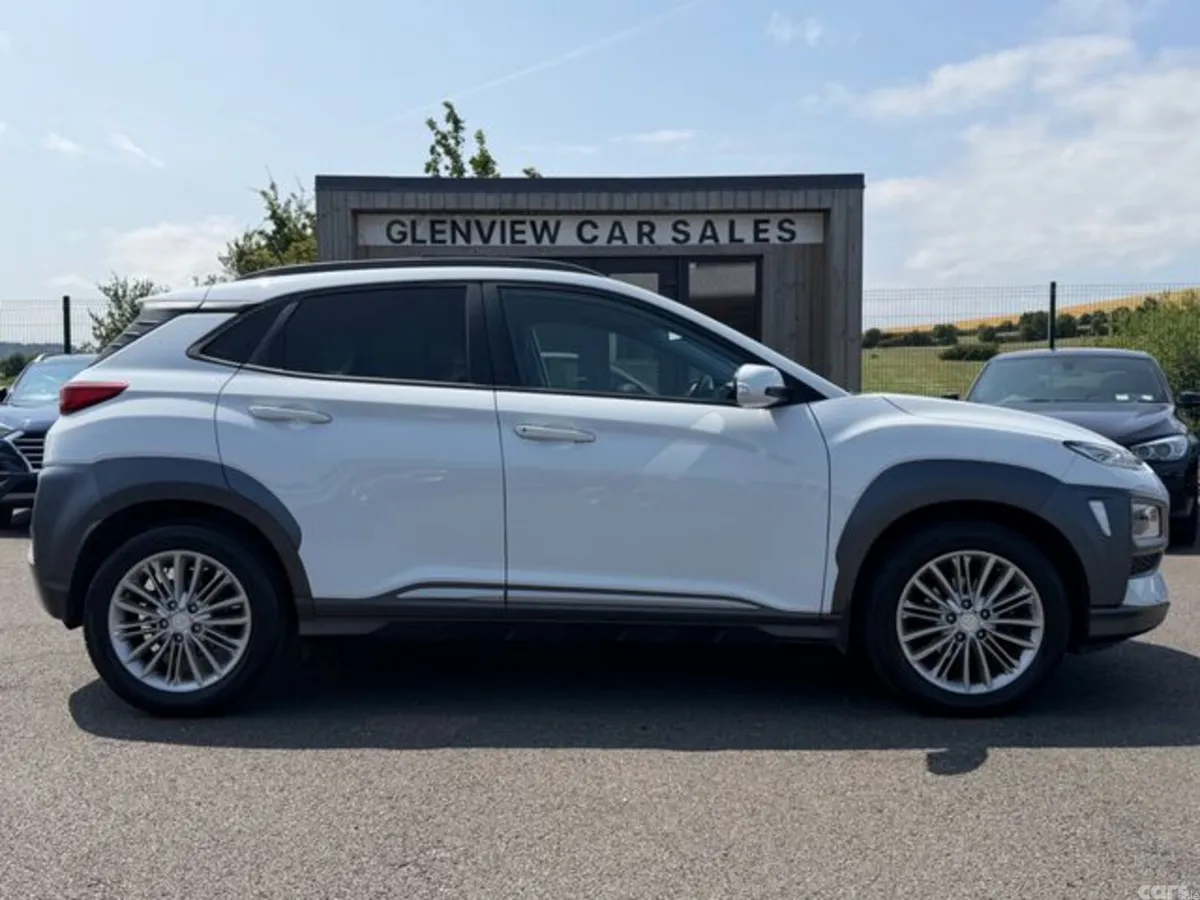 Hyundai KONA MPV, Petrol, 2021, White