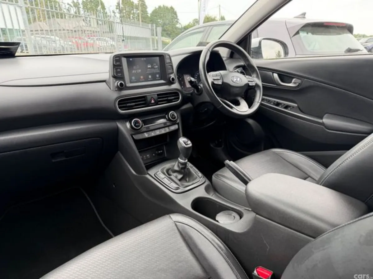 Hyundai KONA MPV, Petrol, 2021, White