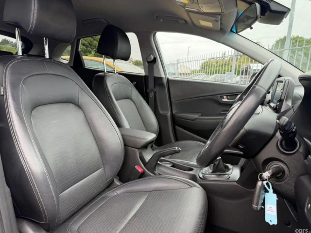 Hyundai KONA MPV, Petrol, 2021, White