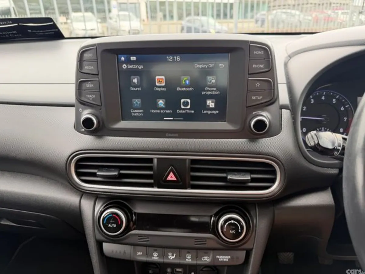 Hyundai KONA MPV, Petrol, 2021, White